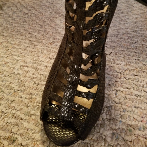 Heels - Picture 3 of 3